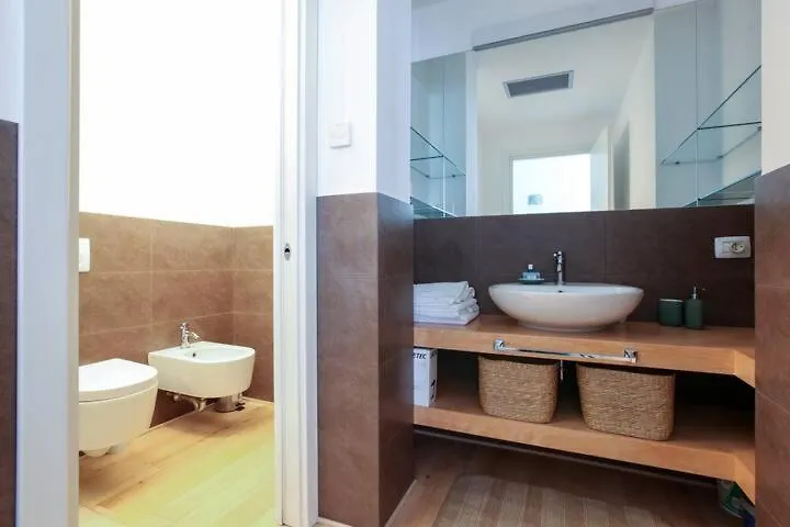 Hozyhome Isola District Mediolan Apartament